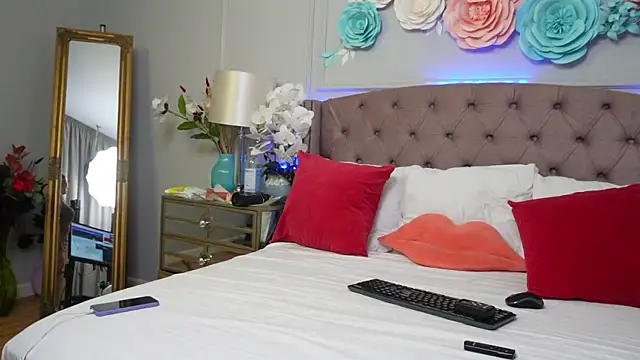 JenniferLovve online show from November 19, 4:34 am