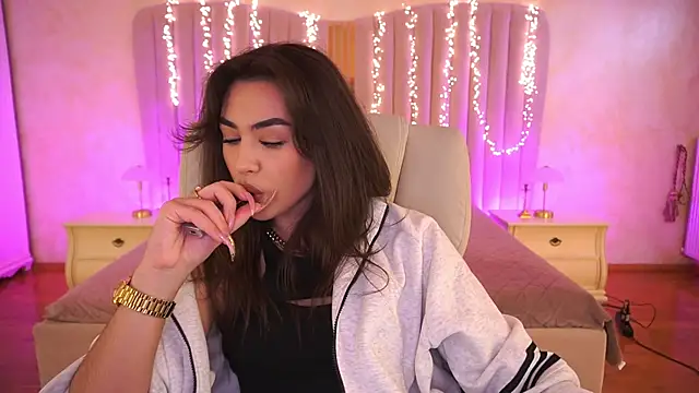 EricaSin online show from April 3, 1:17 pm