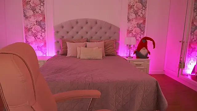 Snapshot of EricaSin chatting on January 8, 8:20 am EricaSin online show from January 8, 8:20 am