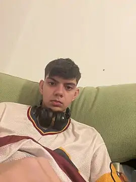 Snapshot of Cos_minn chatting on December 16, 3:27 pm Cos minn online show from December 16, 3:27 pm