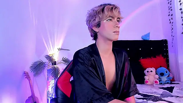 Cooperrosscute233 online show from April 4, 7:31 pm