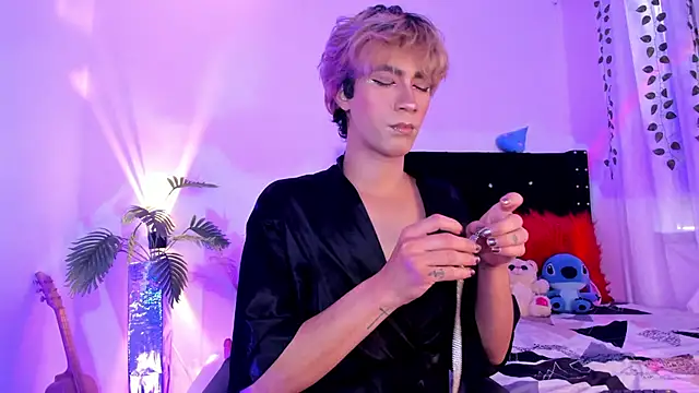 Cooperrosscute233 online show from April 8, 7:04 pm