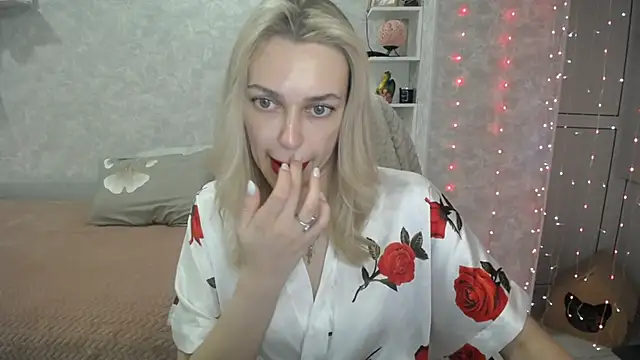 NickyAdamidi online show from September 19, 4:22 pm