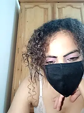 Snapshot of ghadiraa chatting on February 12, 11:48 pm ghadiraa online show from February 12, 11:48 pm