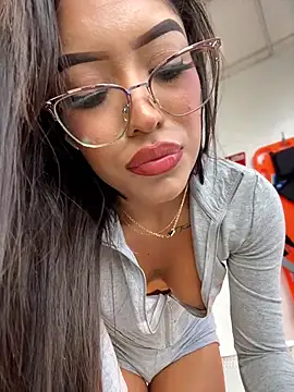 Snapshot of MystiqueXXX chatting on July 6, 1:18 pm MystiqueXXX online show from July 6, 1:18 pm