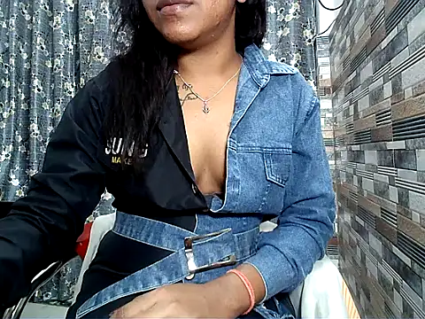 HOT AARVI11 online show from November 4, 4:00 pm