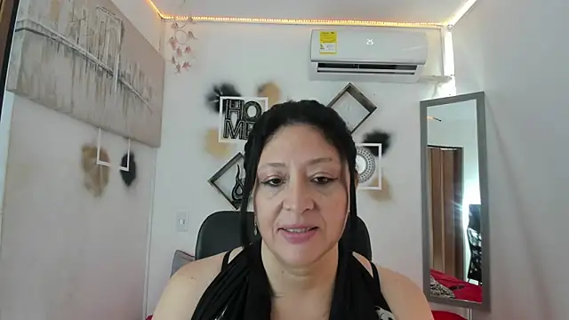 Snapshot of tatiana_sofiaa chatting on October 10, 2:07 pm tatiana sofiaa online show from October 10, 2:07 pm