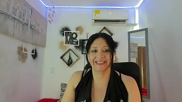 Snapshot of tatiana_sofiaa chatting on October 20, 1:33 pm tatiana sofiaa online show from October 20, 1:33 pm