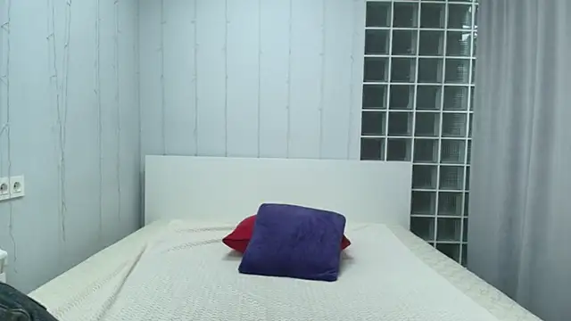 Sunny Sammy online show from April 4, 1:23 am