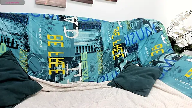 Sunny Sammy online show from April 6, 1:23 am