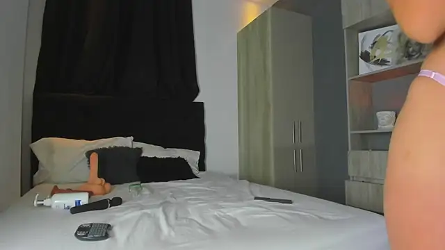 Snapshot of MavSweet chatting on October 8, 3:41 am MavSweet online show from October 8, 3:41 am