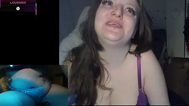 Snapshot of Kinkybooby chatting on February 4, 10:05 pm Kinkybooby online show from February 4, 10:05 pm