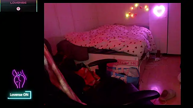 Snapshot of Kinkybooby chatting on January 12, 5:53 pm Kinkybooby online show from January 12, 5:53 pm