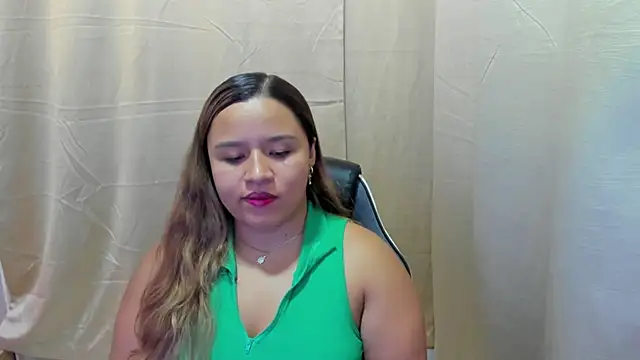 Snapshot of ElaBourn_ chatting on May 7, 3:37 pm ElaBourn online show from May 7, 3:37 pm
