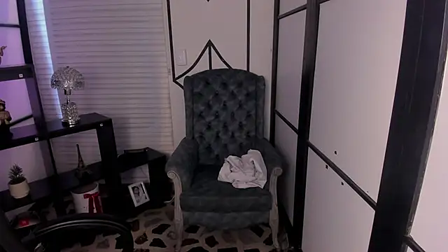 ElaBourn  online show from November 13, 3:05 pm