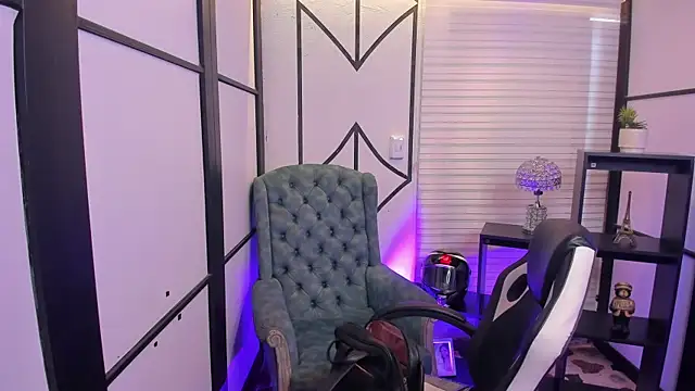 ElaBourn  online show from December 2, 3:03 pm