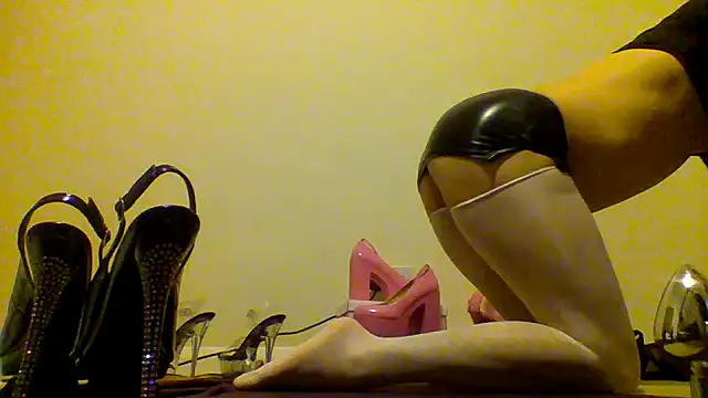 Snapshot of unforgettable_dirty_slut chatting on November 17, 9:19 pm unforgettable dirty slut online show from November 17, 9:19 pm