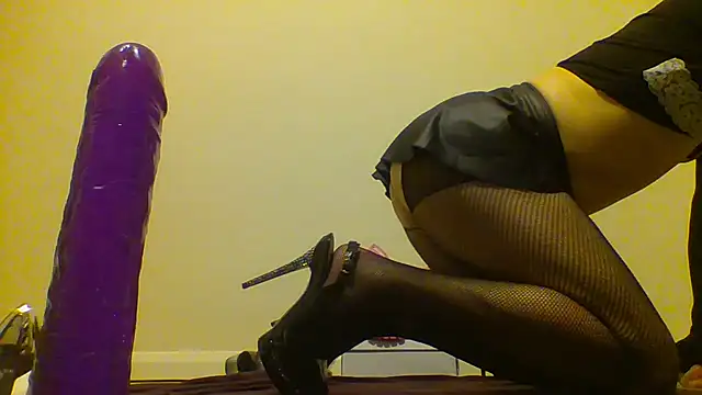 Snapshot of unforgettable_dirty_slut chatting on October 12, 7:37 pm unforgettable dirty slut online show from October 12, 7:37 pm