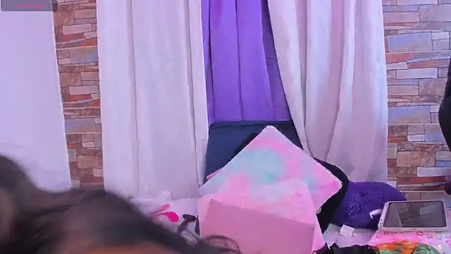 Brandy brown  online show from April 3, 11:55 pm