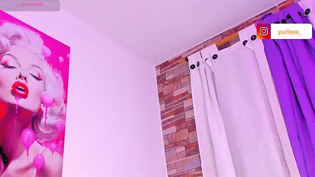 Brandy brown  online show from April 11, 2:52 am