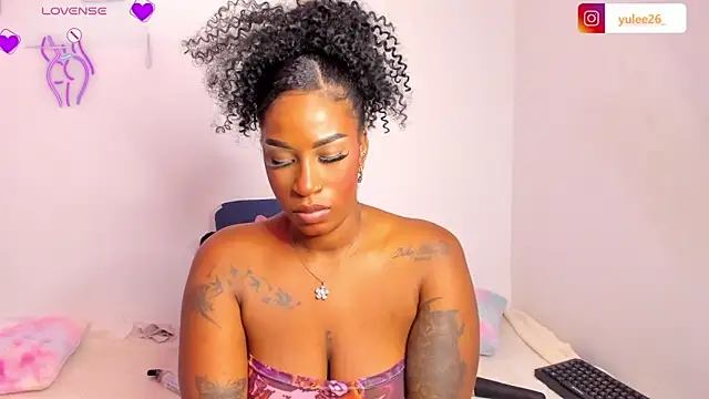 Brandy brown  online show from October 19, 12:02 am