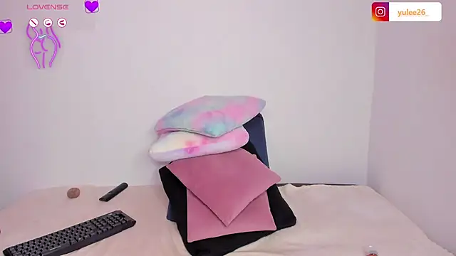 Brandy brown  online show from November 1, 11:42 pm