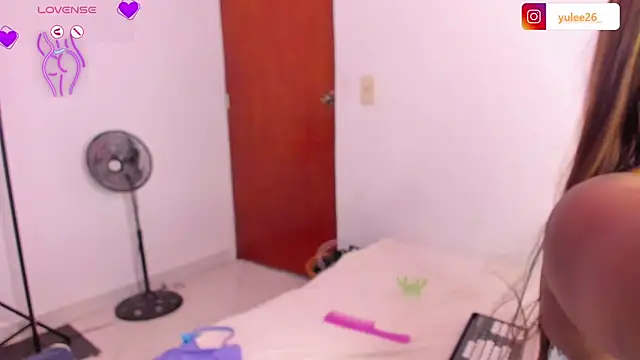 Brandy brown  online show from November 15, 11:53 pm