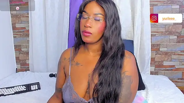 Brandy brown  online show from March 25, 11:25 pm