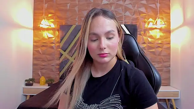 Emmaa white  online show from March 16, 5:16 pm