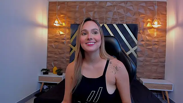 Snapshot of Emmaa_white_ chatting on November 10, 5:18 pm Emmaa white online show from November 10, 5:18 pm