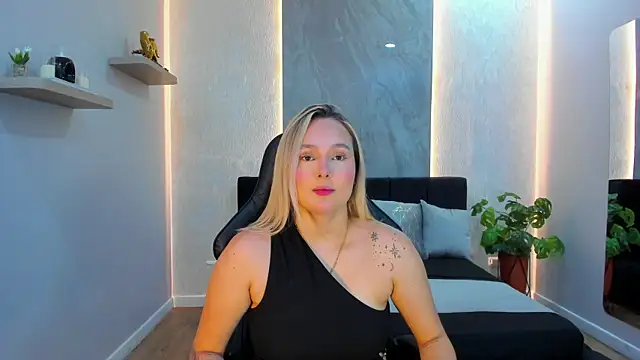Emmaa white  online show from July 4, 5:39 pm