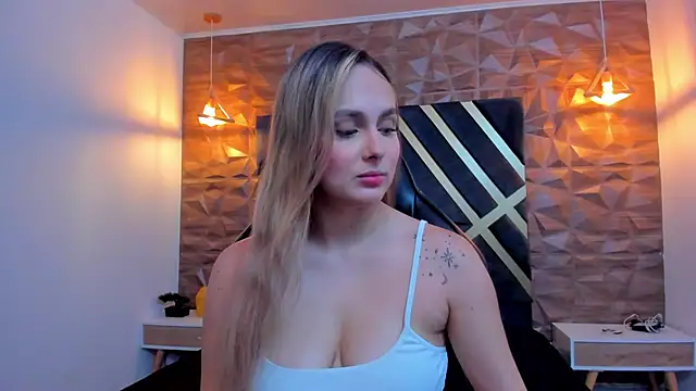 Snapshot of Emmaa_white_ chatting on October 9, 5:13 pm Emmaa white online show from October 9, 5:13 pm