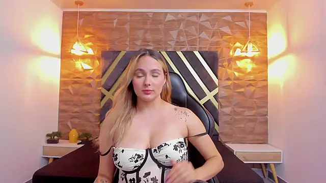 Emmaa white  online show from March 18, 5:25 pm