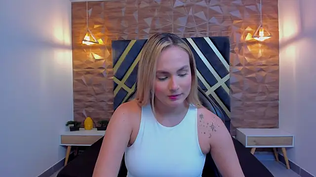 Emmaa white  online show from January 10, 5:19 pm