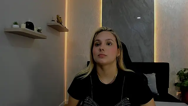 Emmaa white  online show from May 20, 5:32 pm