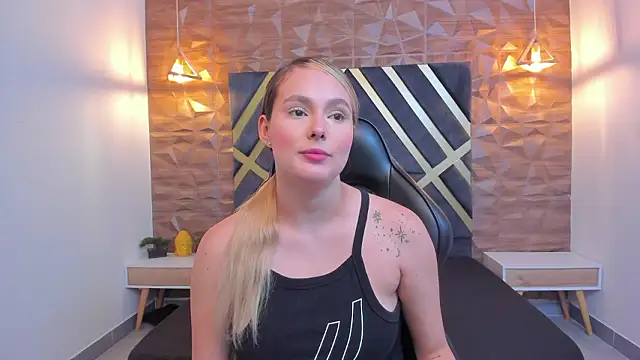 Emmaa white  online show from January 15, 5:16 pm