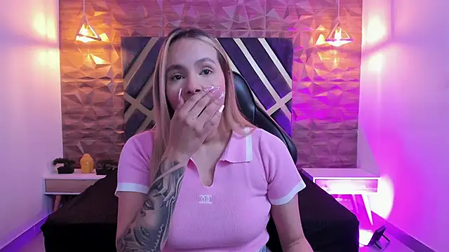 Emmaa white  online show from February 14, 5:24 pm