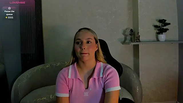 Emmaa white  online show from June 12, 5:32 pm