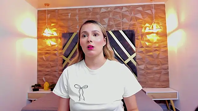 Emmaa white  online show from March 28, 5:14 pm