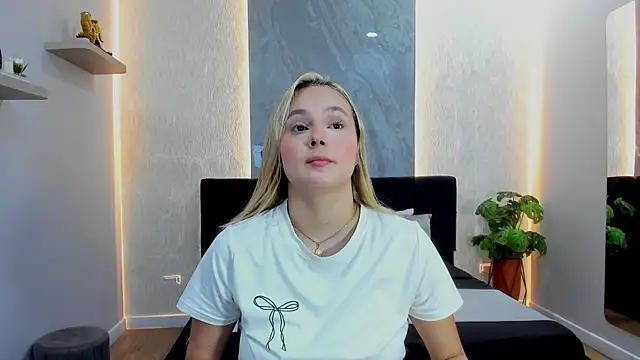Emmaa white  online show from May 25, 5:33 pm