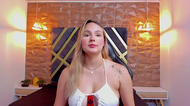 Emmaa white  online show from April 22, 5:20 pm
