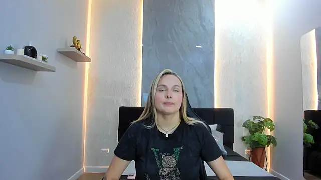 Emmaa white  online show from May 26, 5:33 pm