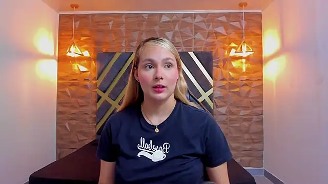 Emmaa white  online show from May 4, 5:16 pm