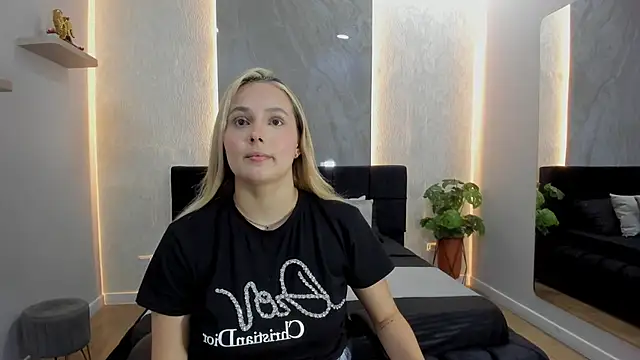 Emmaa white  online show from May 22, 5:33 pm