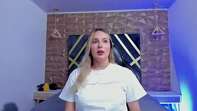 Emmaa white  online show from April 8, 5:14 pm