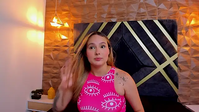 Emmaa white  online show from March 3, 5:20 pm