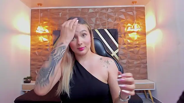 Emmaa white  online show from March 7, 5:18 pm