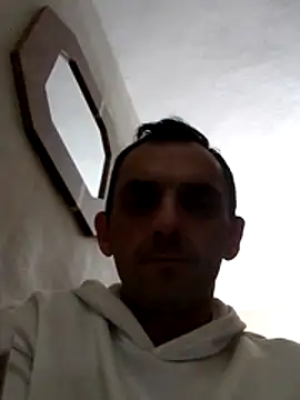 hotmen83 online show from March 13, 10:48 pm