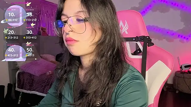 larah uwu online show from February 4, 10:16 pm