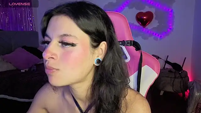 larah uwu online show from February 20, 7:49 pm